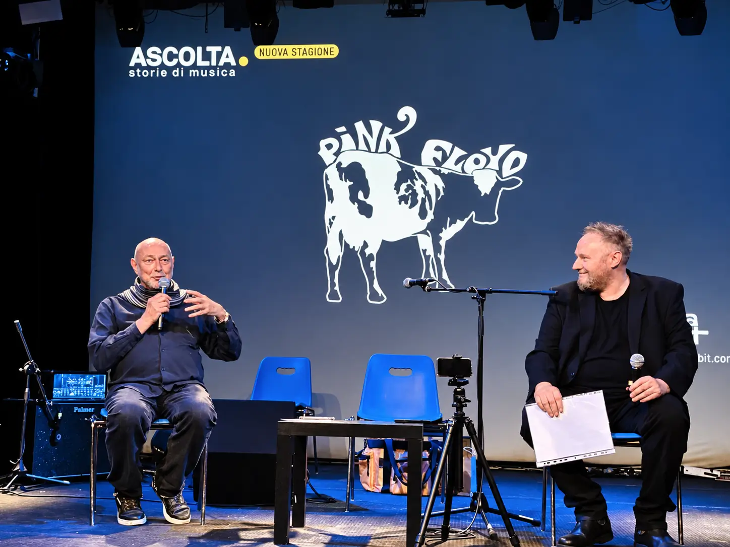 Maurizio Biancani e Arturo Bertusi sul palco di "Ascolta. Storie di Musica", puntata dedicata ai Pink Floyd